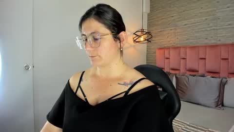 Snapshot of sarahdeyvis chatting on October 22, 4:18 pm Sarah Deyvis online show from October 22, 4:18 pm