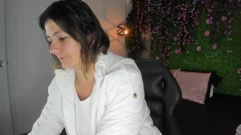 Snapshot of sarahdeyvis chatting on February 16, 1:07 pm Sarah Deyvis online show from February 16, 1:07 pm