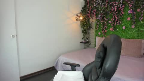 Snapshot of sarahdeyvis chatting on February 20, 2:17 pm Sarah Deyvis online show from February 20, 2:17 pm