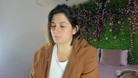 Snapshot of sarahdeyvis chatting on February 23, 2:14 pm Sarah Deyvis online show from February 23, 2:14 pm