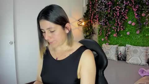 Snapshot of sarahdeyvis chatting on February 25, 1:54 pm Sarah Deyvis online show from February 25, 1:54 pm