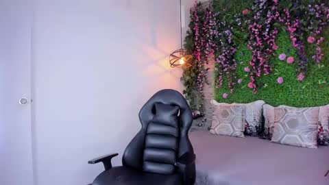 Snapshot of sarahdeyvis chatting on March 5, 2:51 am Sarah Deyvis online show from March 5, 2:51 am