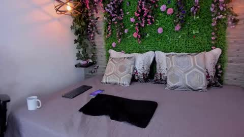 Snapshot of sarahdeyvis chatting on March 7, 5:21 pm Sarah Deyvis online show from March 7, 5:21 pm