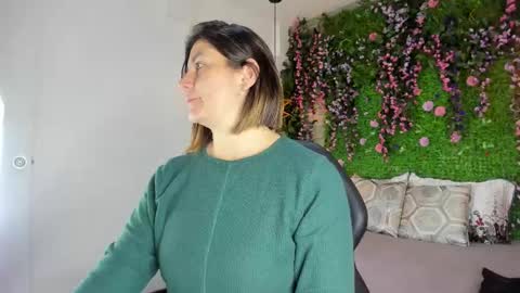 Snapshot of sarahdeyvis chatting on March 10, 3:44 am Sarah Deyvis online show from March 10, 3:44 am