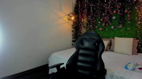 Snapshot of sarahdeyvis chatting on March 27, 8:26 am Sarah Deyvis online show from March 27, 8:26 am