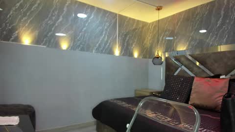 Snapshot of sarahdeyvis chatting on April 6, 1:01 pm Sarah Deyvis online show from April 6, 1:01 pm