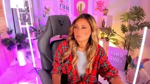 Divine Sarah NONUDE model online show from September 25, 12:31 pm