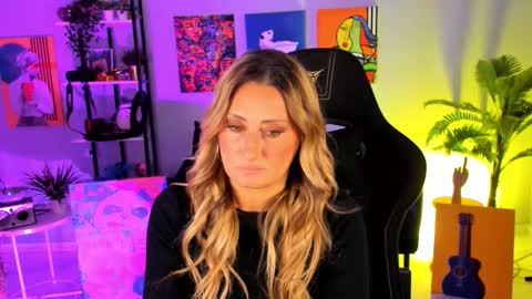 Divine Sarah NONUDE model online show from October 15, 12:27 pm