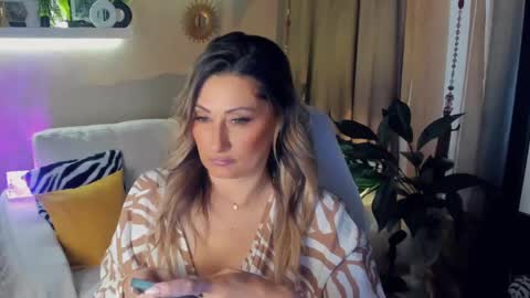 Snapshot of sarahholly chatting on May 14, 3:08 pm Divine Sarah NONUDE model online show from May 14, 3:08 pm