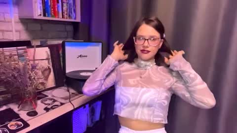 Snapshot of sarahhunnye chatting on March 17, 10:18 am Sarah online show from March 17, 10:18 am