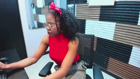 Sarahi pusey online show from July 25, 12:25 pm