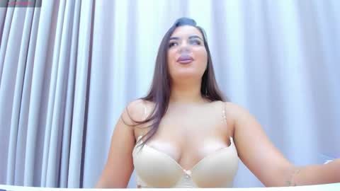 Snapshot of sarahloreen_ chatting on September 21, 7:21 am sarahloreen_ online show from September 21, 7:21 am