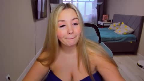 Sarah online show from April 3, 2:26 pm