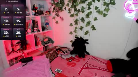Snapshot of sarahminage_ chatting on September 18, 8:33 pm Sarah NEW ACCOUNT online show from September 18, 8:33 pm