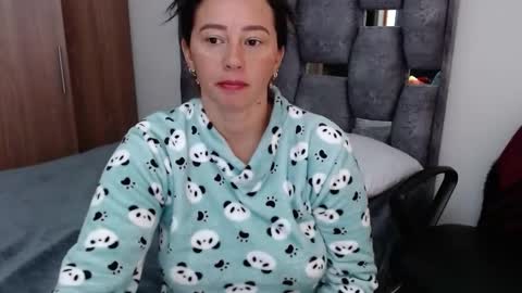 Snapshot of sarahott_1 chatting on December 2, 12:18 pm Lia online show from December 2, 12:18 pm