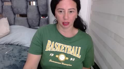 Snapshot of sarahott_1 chatting on December 2, 3:25 pm Lia online show from December 2, 3:25 pm