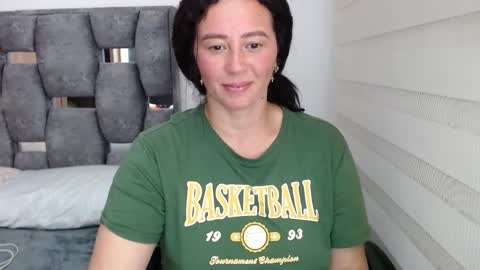 Snapshot of sarahott_1 chatting on December 2, 10:45 pm Lia online show from December 2, 10:45 pm