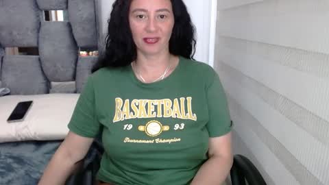 Snapshot of sarahott_1 chatting on December 3, 9:12 pm Lia online show from December 3, 9:12 pm