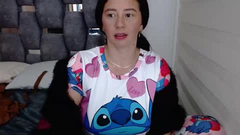 Snapshot of sarahott_1 chatting on December 4, 2:59 pm Lia online show from December 4, 2:59 pm