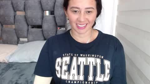 Snapshot of sarahott_1 chatting on December 16, 8:16 pm Lia online show from December 16, 8:16 pm