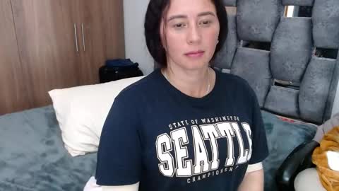 Snapshot of sarahott_1 chatting on December 16, 11:18 pm Lia online show from December 16, 11:18 pm