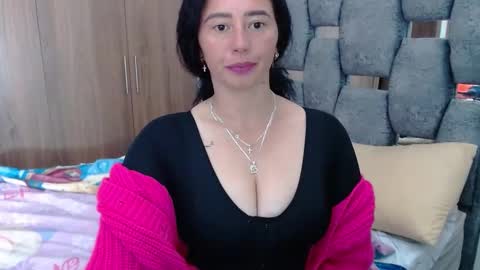 Snapshot of sarahott_1 chatting on January 16, 9:30 pm Lia online show from January 16, 9:30 pm