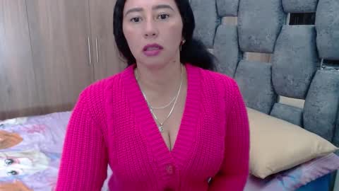 Snapshot of sarahott_1 chatting on January 17, 5:08 pm Lia online show from January 17, 5:08 pm
