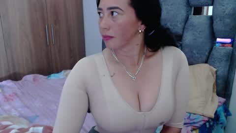 Snapshot of sarahott_1 chatting on January 20, 9:11 pm Lia online show from January 20, 9:11 pm