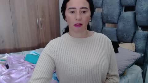 Snapshot of sarahott_1 chatting on January 26, 10:35 pm Lia online show from January 26, 10:35 pm