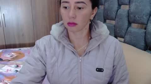 Snapshot of sarahott_1 chatting on February 11, 12:37 pm Lia online show from February 11, 12:37 pm