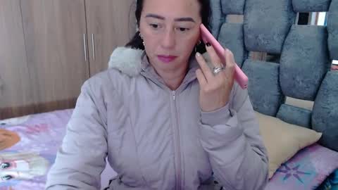 Snapshot of sarahott_1 chatting on February 12, 12:33 pm Lia online show from February 12, 12:33 pm