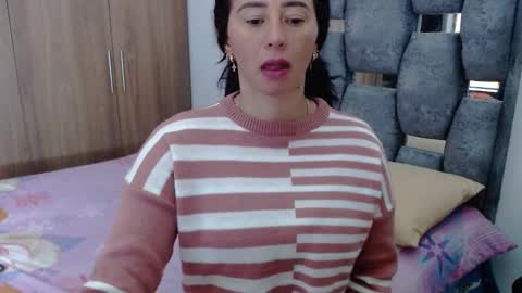 Snapshot of sarahott_1 chatting on February 14, 12:36 pm Lia online show from February 14, 12:36 pm