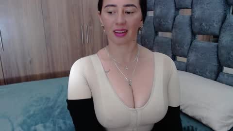 Snapshot of sarahott_1 chatting on February 25, 7:47 pm Lia online show from February 25, 7:47 pm