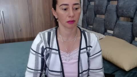 Snapshot of sarahott_1 chatting on March 5, 12:44 pm Lia online show from March 5, 12:44 pm