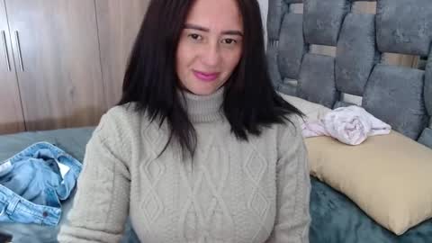 Snapshot of sarahott_1 chatting on March 5, 8:53 pm Lia online show from March 5, 8:53 pm