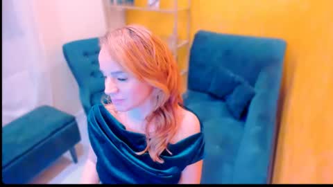 Snapshot of sarahottie69 chatting on January 8, 8:06 am Sarah Follow me Thumb UP online show from January 8, 8:06 am