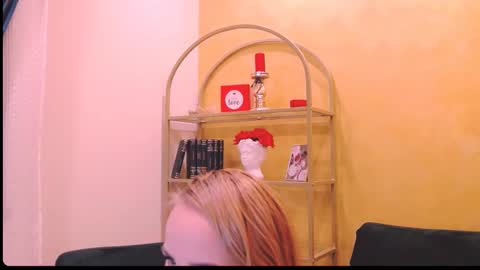 Snapshot of sarahottie69 chatting on February 24, 11:54 am Sarah Follow me Thumb UP online show from February 24, 11:54 am