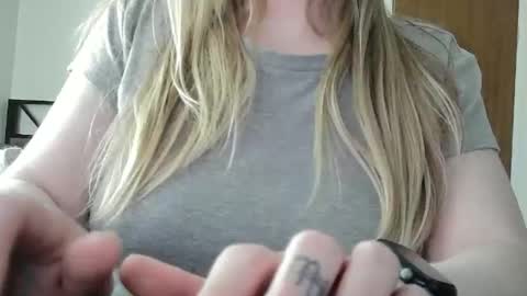 Snapshot of sarahpmummy chatting on April 3, 8:18 pm Sarah online show from April 3, 8:18 pm