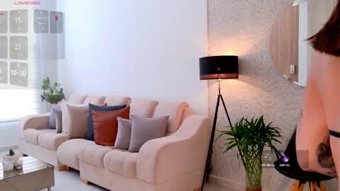 Sarah online show from March 17, 4:43 pm