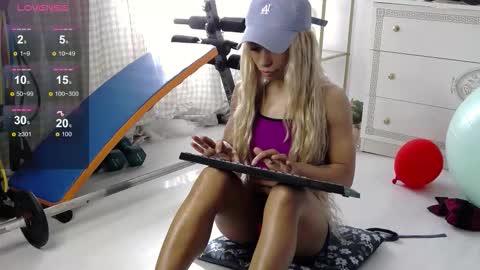 sarahraiynex online show from March 26, 12:22 pm