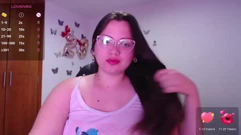 Snapshot of sarahros1 chatting on February 26, 1:53 am Sarah online show from February 26, 1:53 am