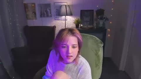 Snapshot of sarahshelby chatting on May 13, 4:37 pm Sarah online show from May 13, 4:37 pm