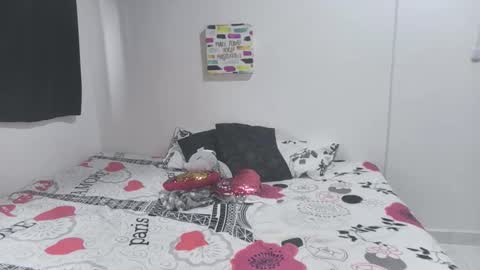 Sarah  online show from September 25, 7:06 pm