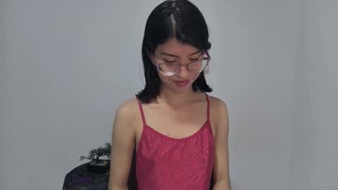 Sarah  online show from November 30, 4:00 pm