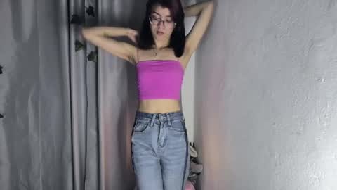 Snapshot of sarahsmitt chatting on May 6, 9:31 pm Sarah online show from May 6, 9:31 pm