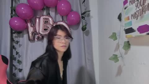 Snapshot of sarahsmitt chatting on May 15, 3:41 pm Sarah online show from May 15, 3:41 pm
