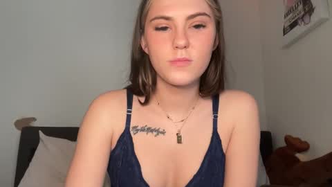 SarahxOliver online show from December 5, 6:04 pm