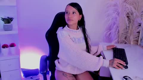 sarajoness__ online show from February 6, 6:40 am