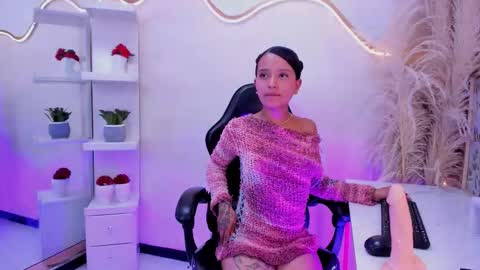 sarajoness__ online show from February 11, 4:06 am