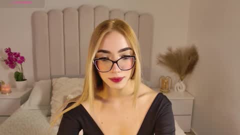 Sara jones   online show from January 17, 9:14 am